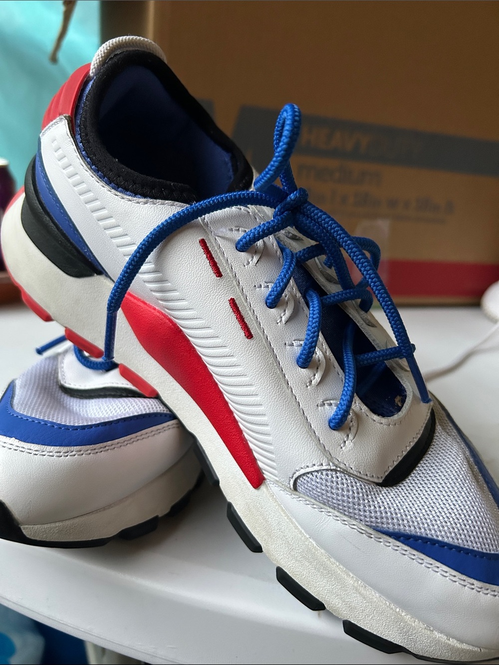 Puma R-System Men’s White Sneakers with Blue Laces and Red Logo 8.5🔷🔻🔷🔻🔷🔻🔷🔻🔷🔻🔷